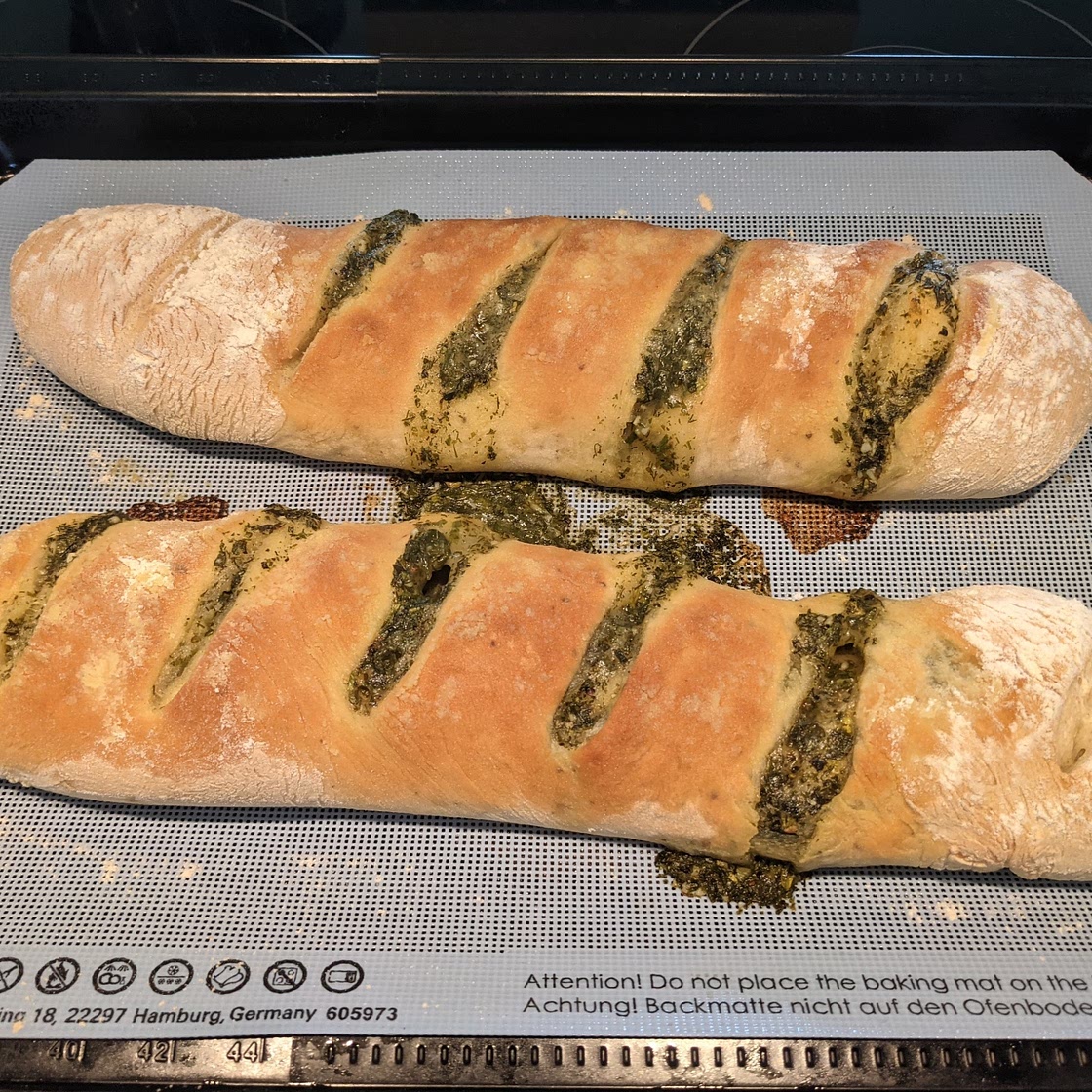 Spareribs und Kräuterbaguette