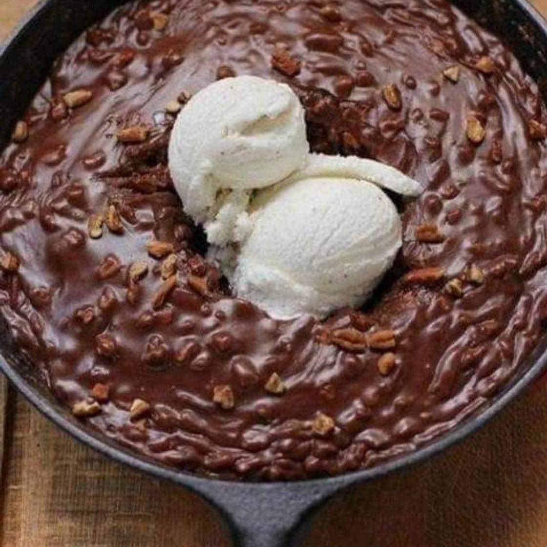 Chocolate skillet cake 