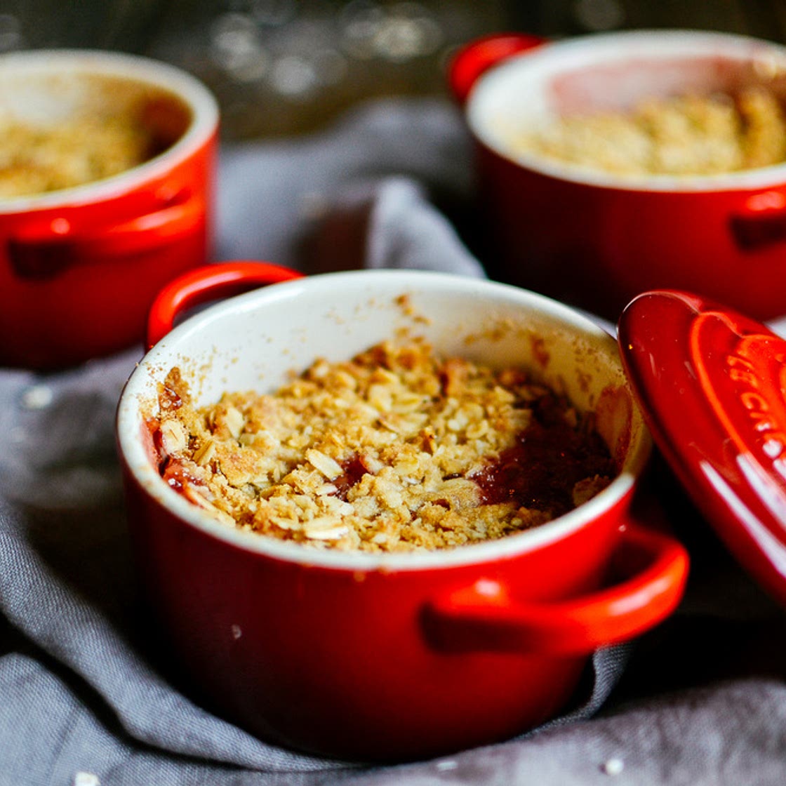rhubarb crisp // with le creuset — the farmer's daughter | let's bake something