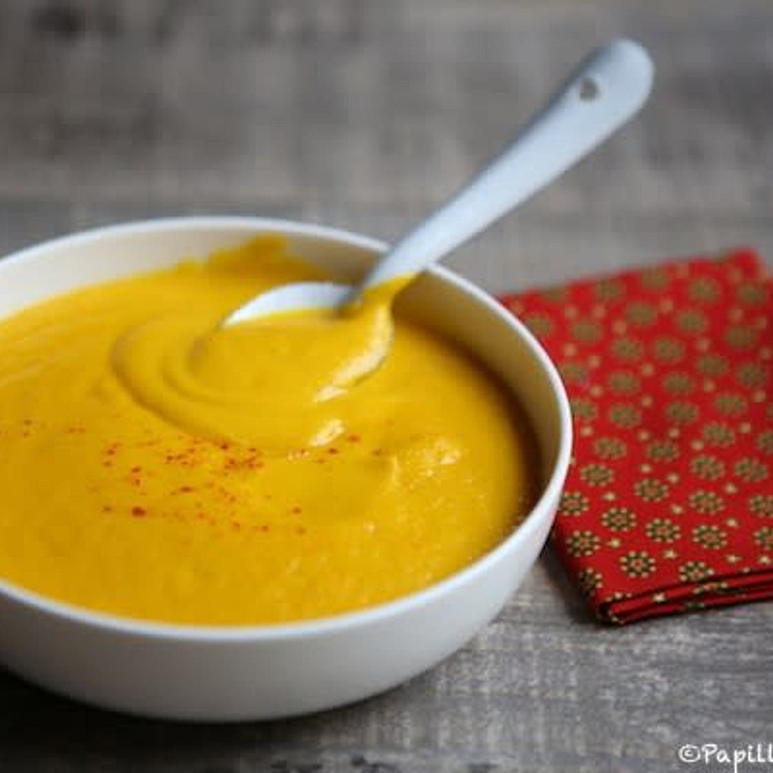 Velouté de carottes et patates douces au lait de coco, curry et gingembre