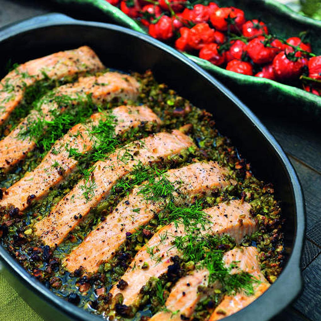 Zalm met olijven-pistache-tapenade en tomaatjes