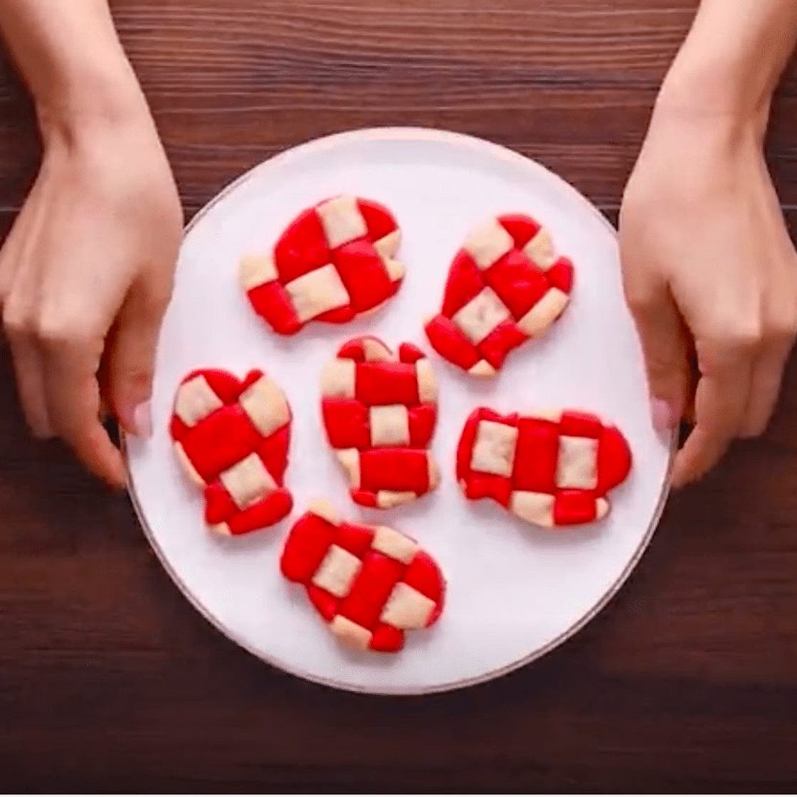 Lattice Mitten Cookies
