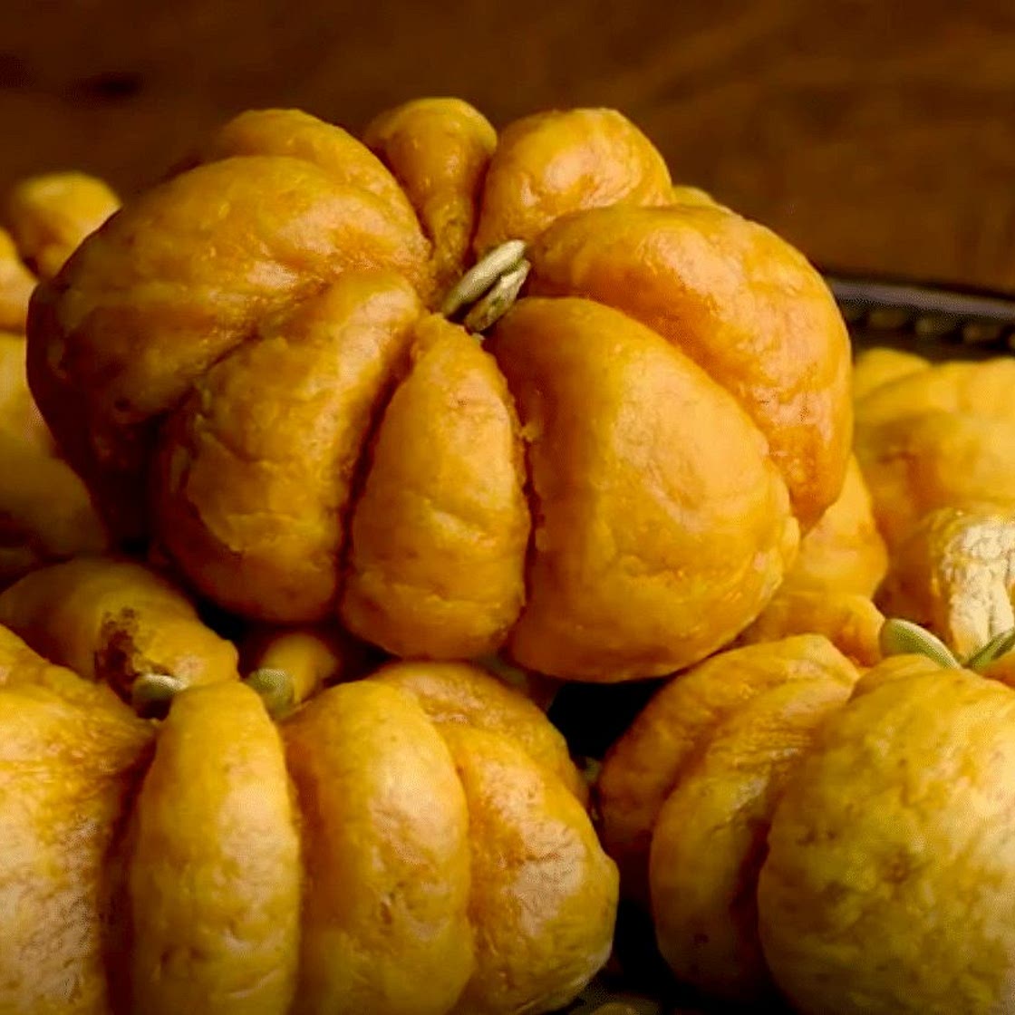 Pretty Pumpkin Rolls