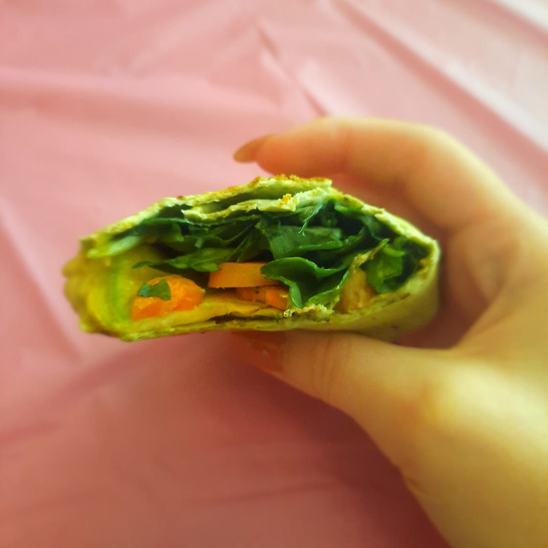 Healthy Zucchini Hummus Wrap!! 💗