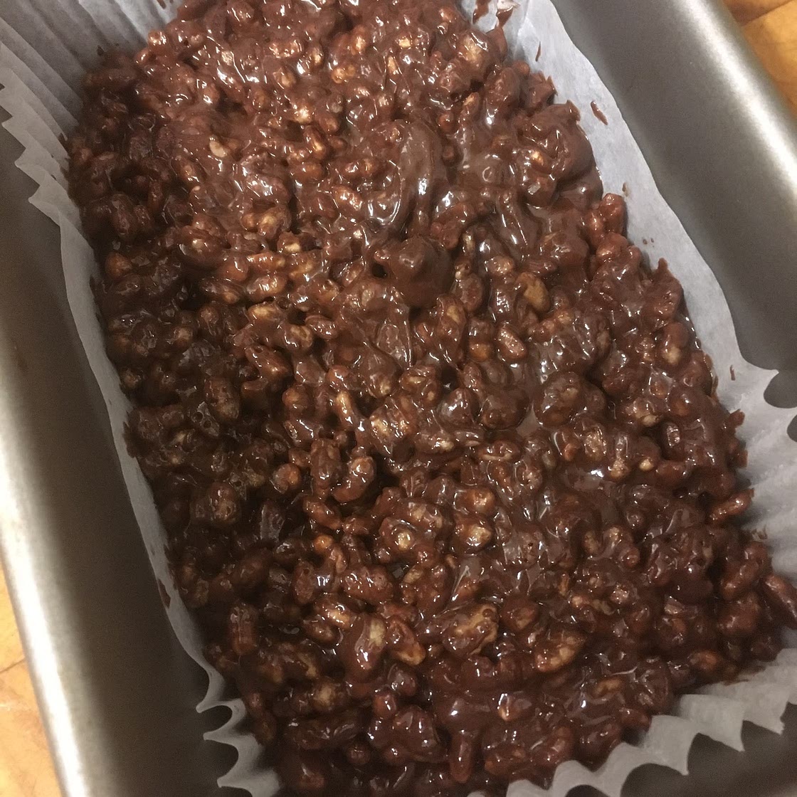 Peanut and chocolate crispie cake