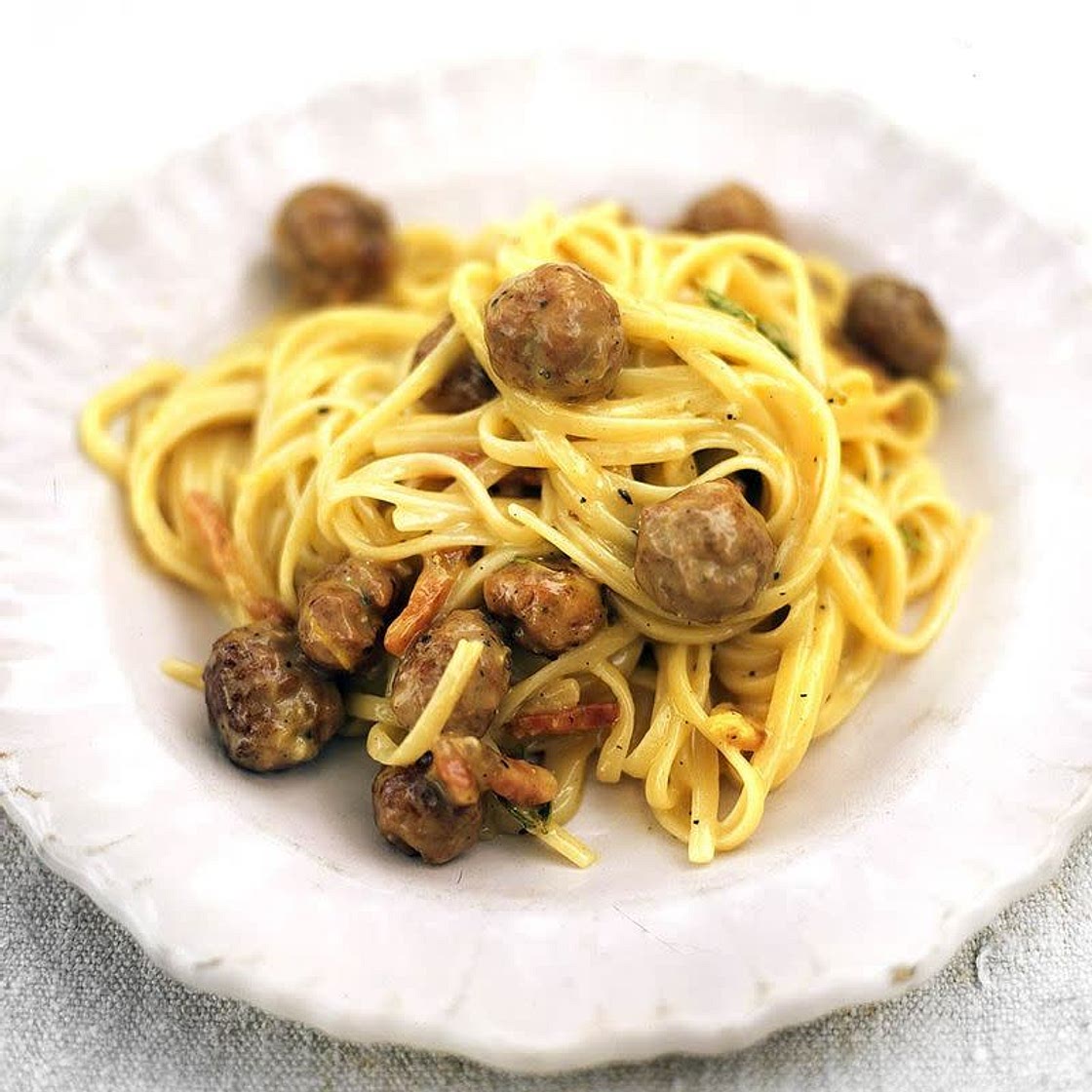 Linguine alla carbonara di salsiccia (Sausage Carbonara)