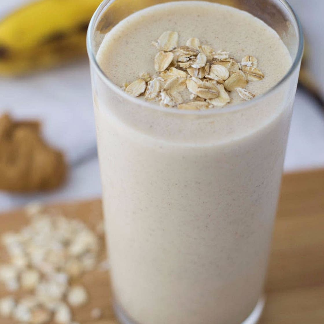 Banana, peanut butter oat smoothie