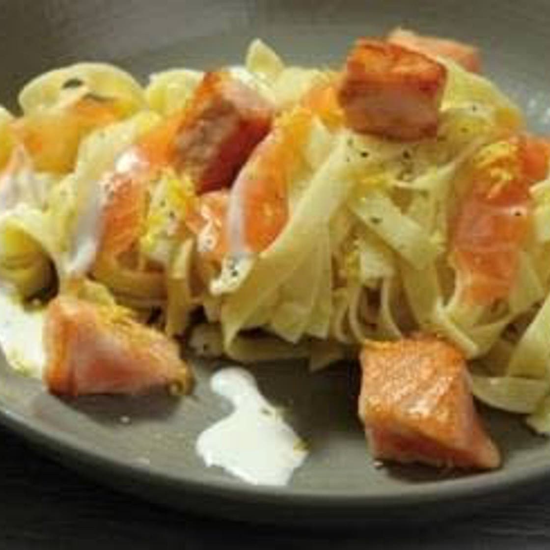 TAGLIATELLE AUX 2 SAUMONS