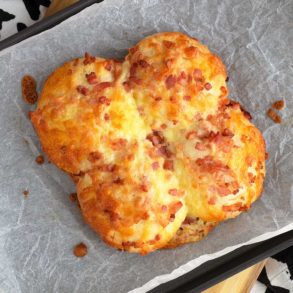 4 Ingredient Cheese and Bacon Rolls