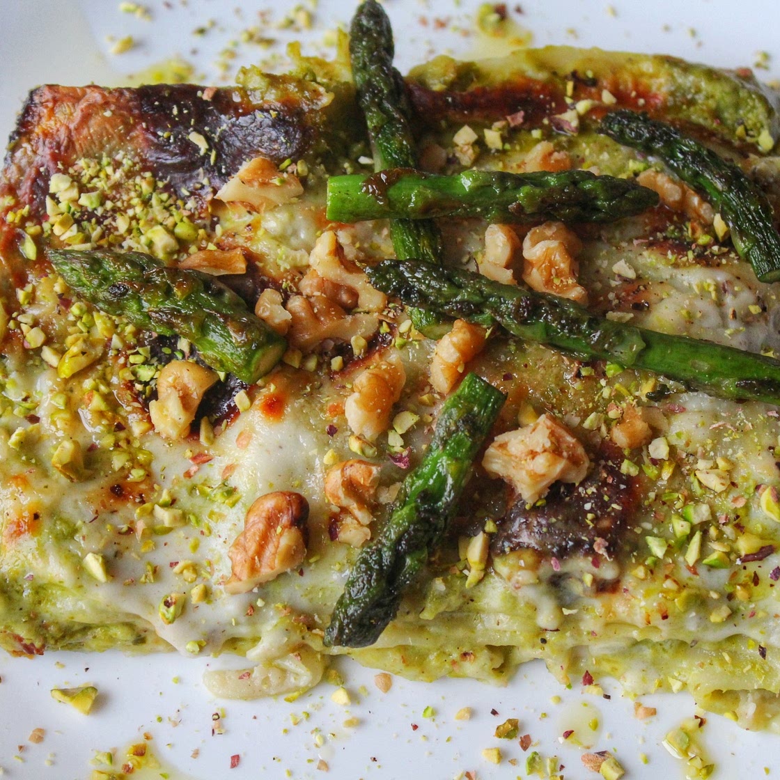 Asparagus lasagna with pistachios