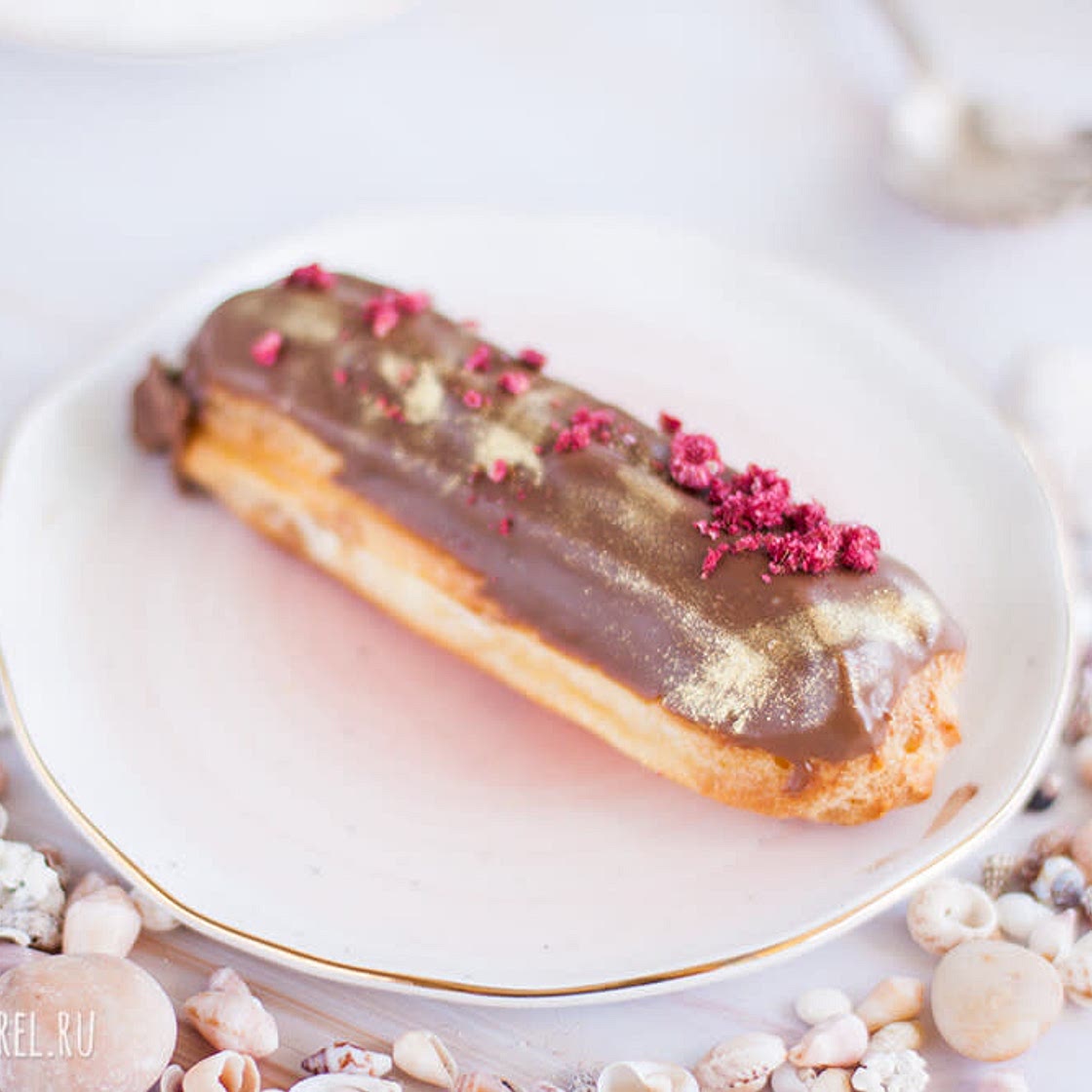 Perfect eclairs with mascarpone cream 