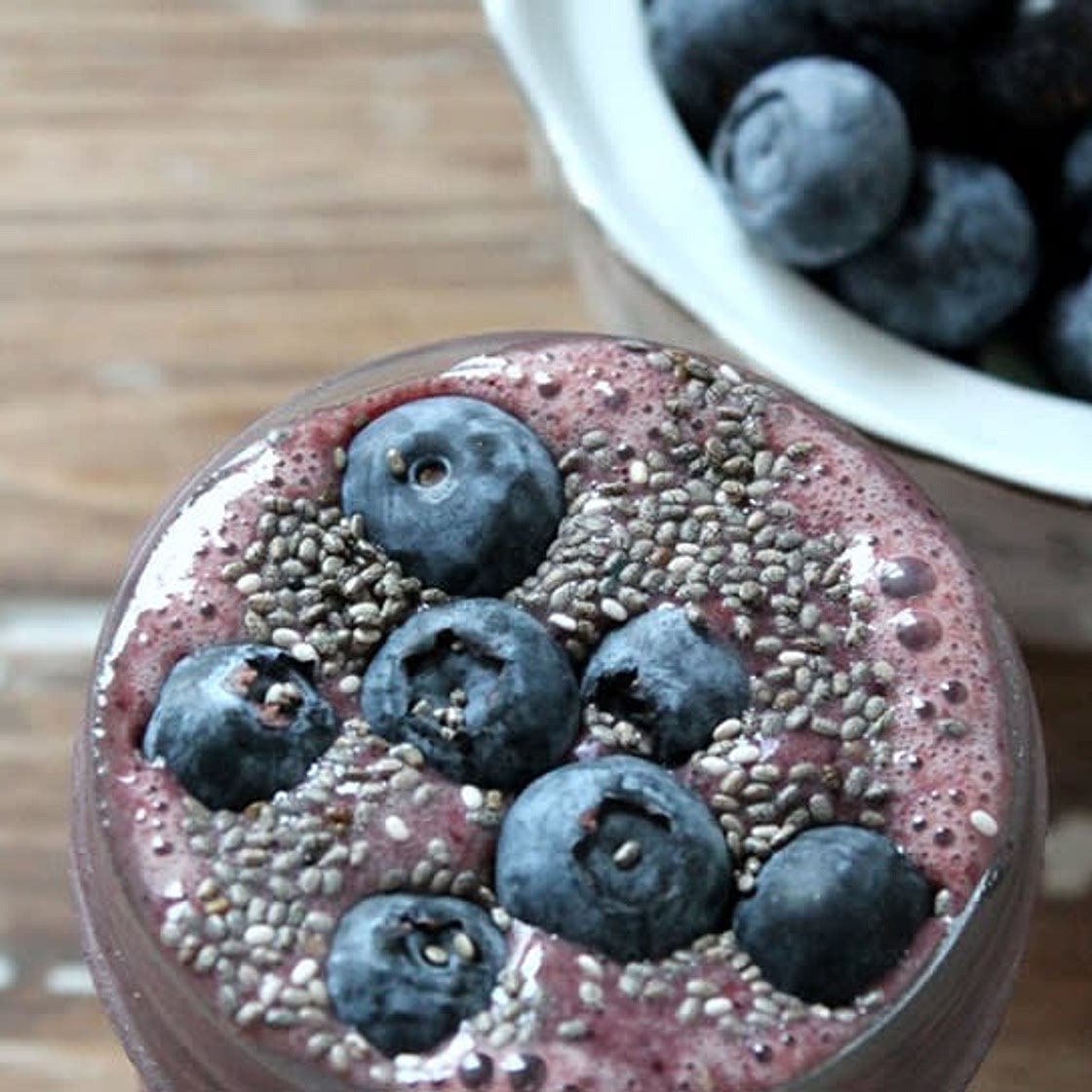 Blueberry and Spinach Power Smoothie with Almond Milk