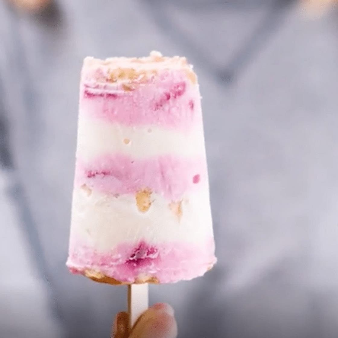 Strawberries and Cream Frozen Yogurt Pops