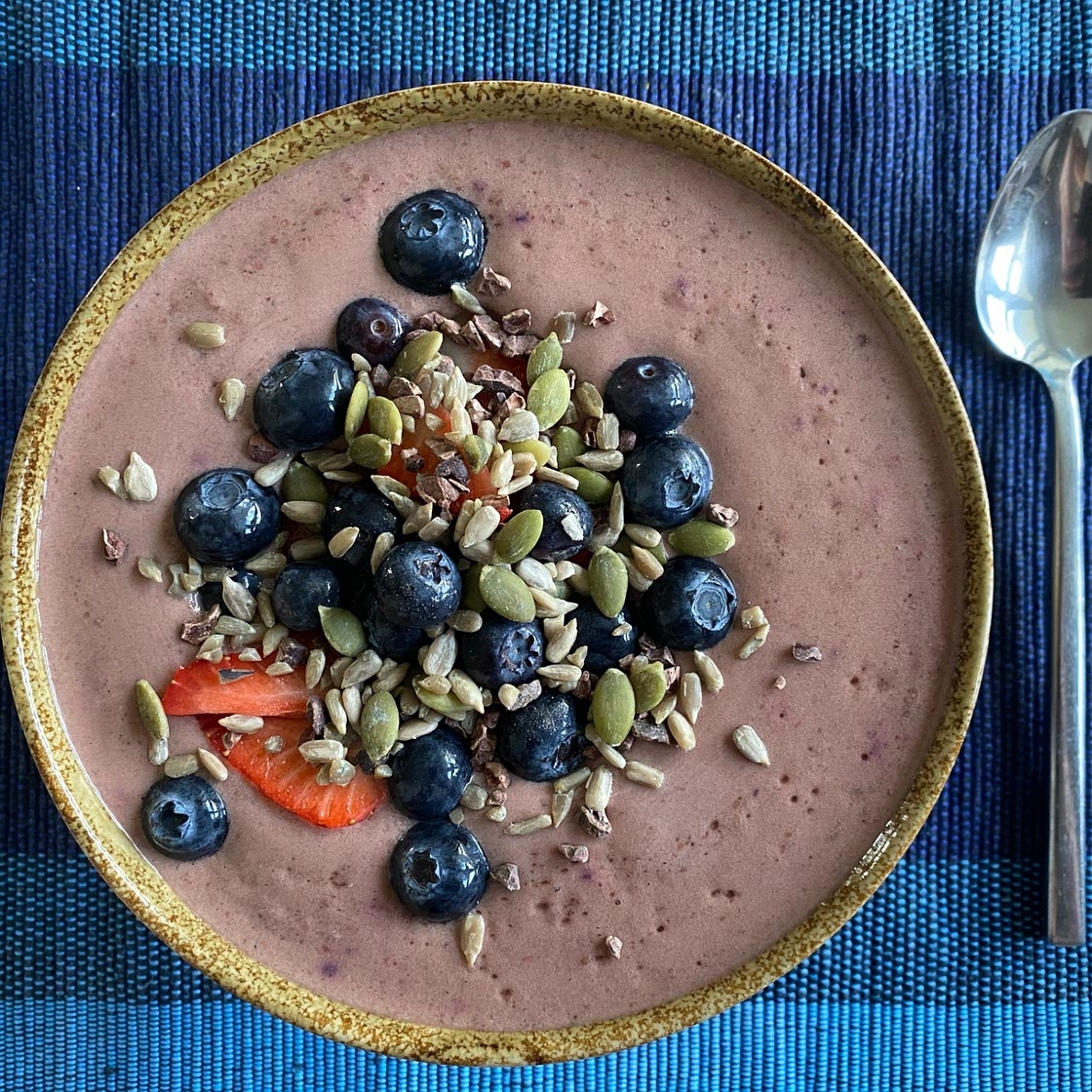 Berry Breakfast Shake Bowl