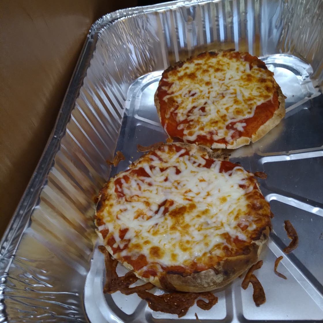 Quick and Easy Pita Pizza {Just 3 minutes}