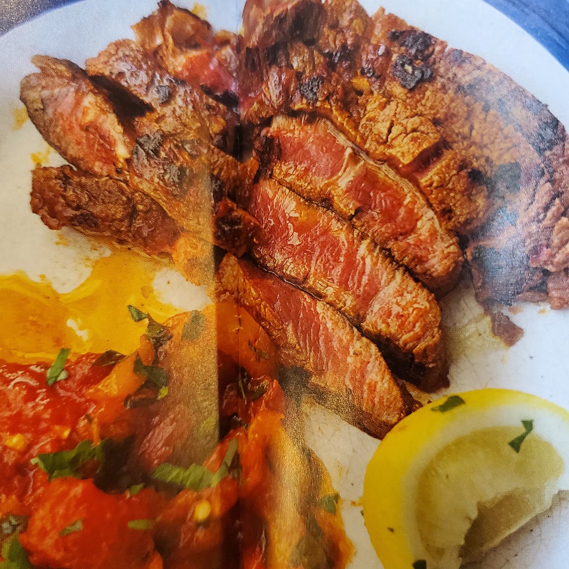 Harissa beef sirloin with pepper and lemon sauce