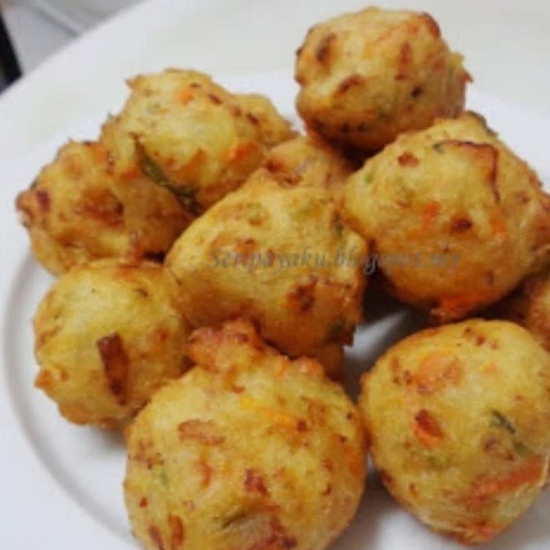 Cucur Ikan Bilis