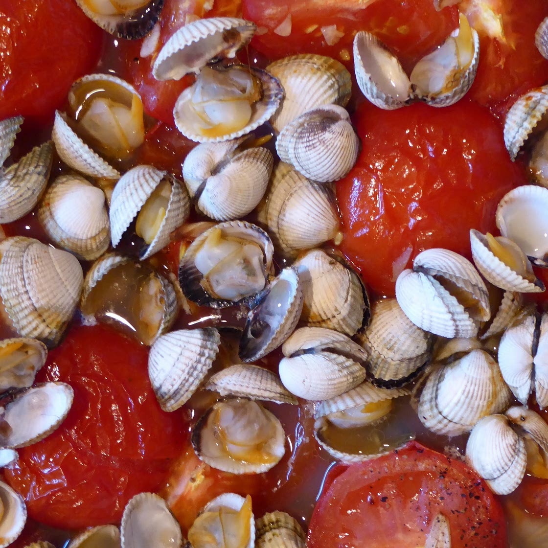 Clams, tomatoes, garlic