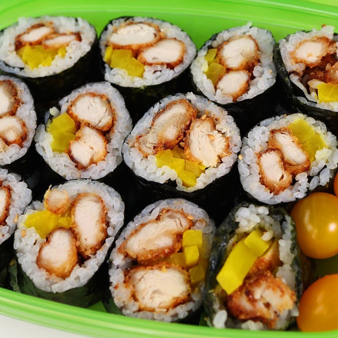 Chicken gimbap (Dakgogi-gimbap: 닭고기김밥)