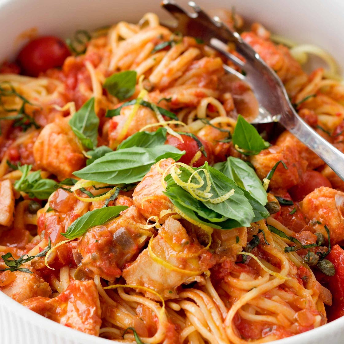 Linguine with tomato, fish, capers & basil