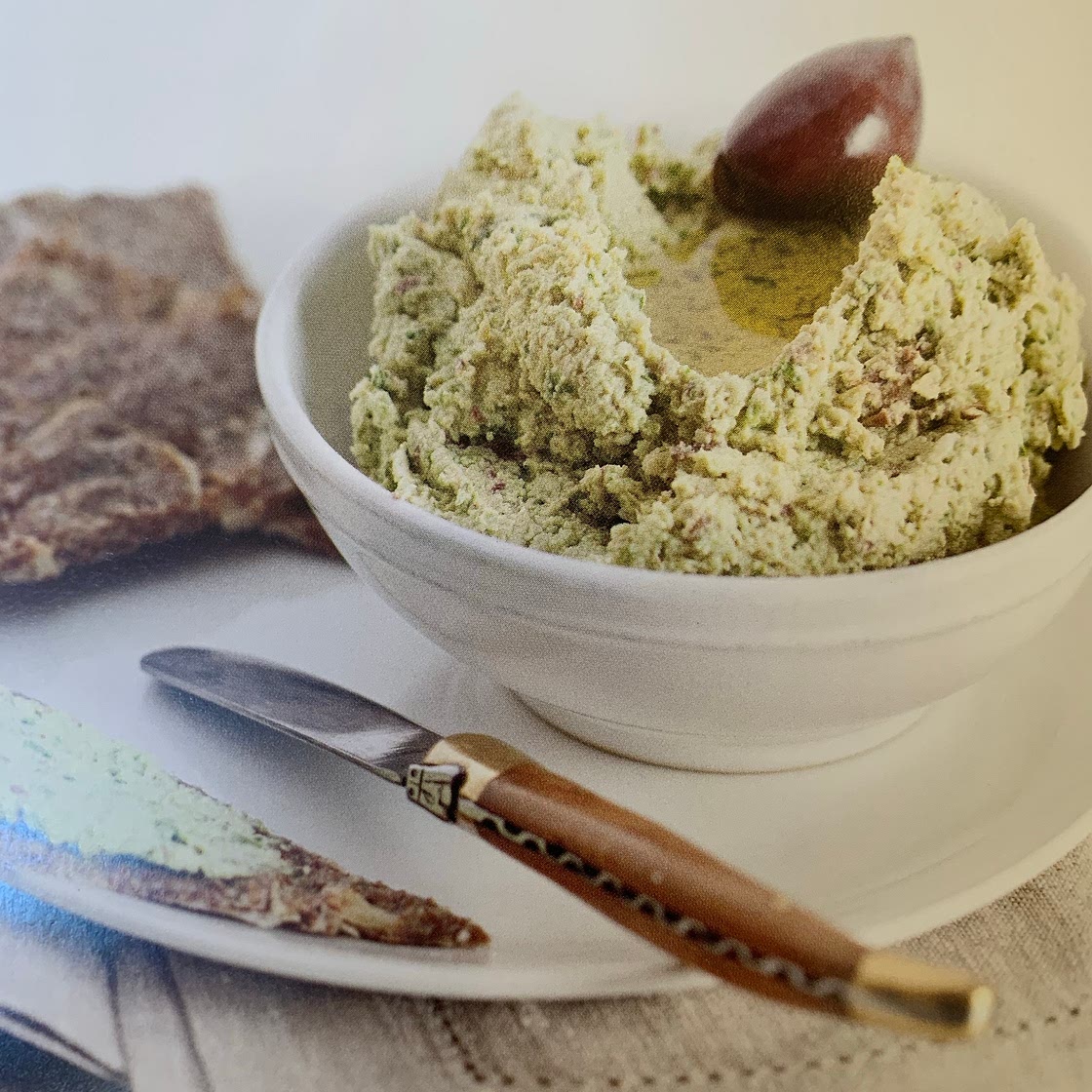 Raw vegan hummus 