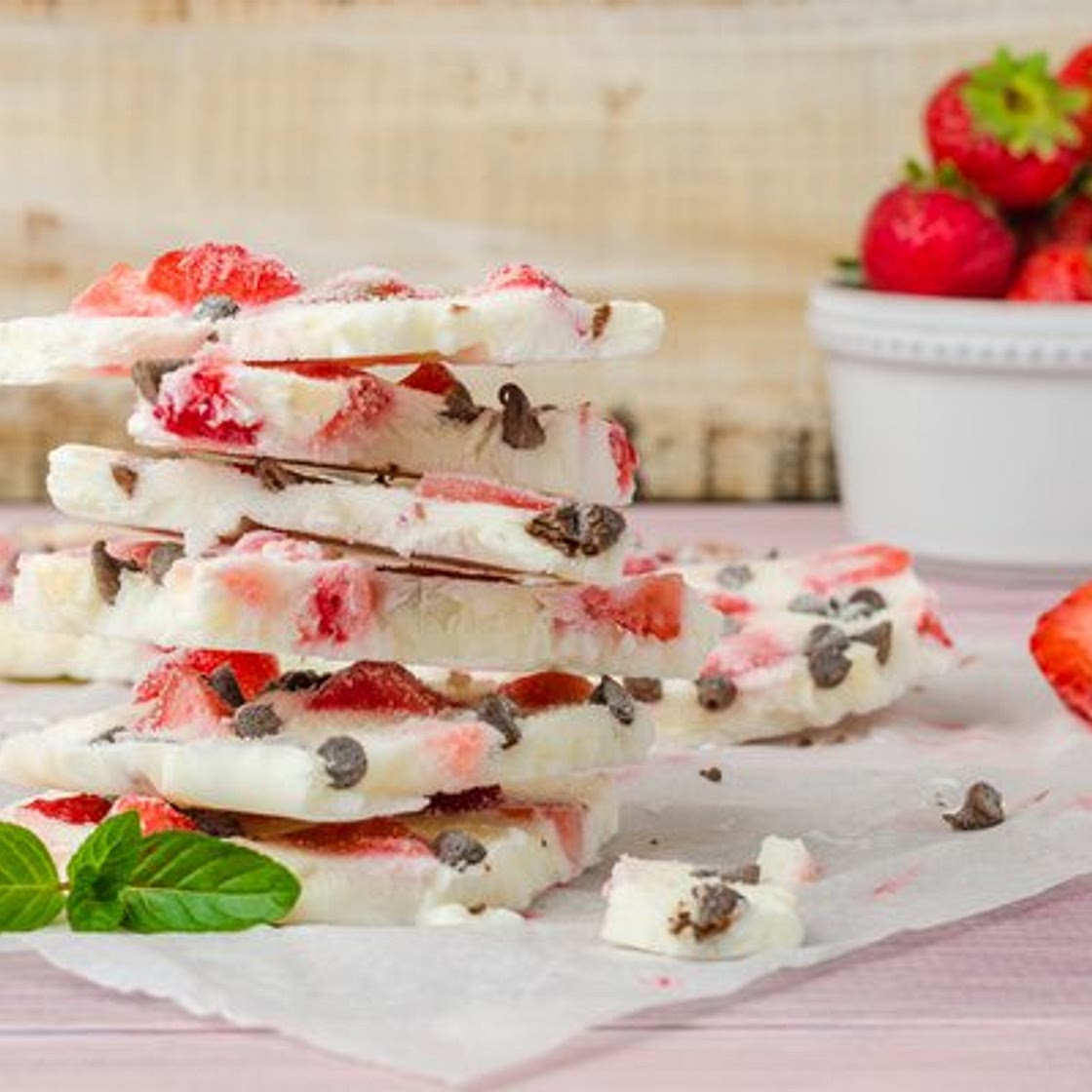 Christmas yoghurt bark