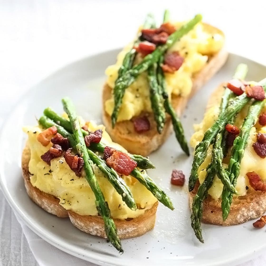 Scrambled Egg and Roasted Asparagus Toasts