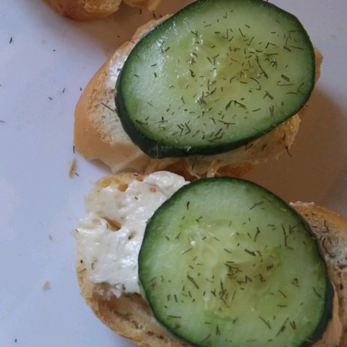 Creamy Dill Cucumber Toasties