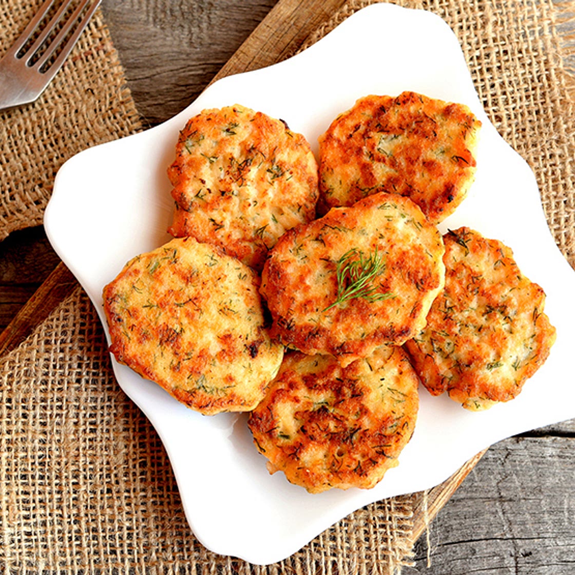 Tuna and thyme fishcakes with mashed potato or sweet potato wedges