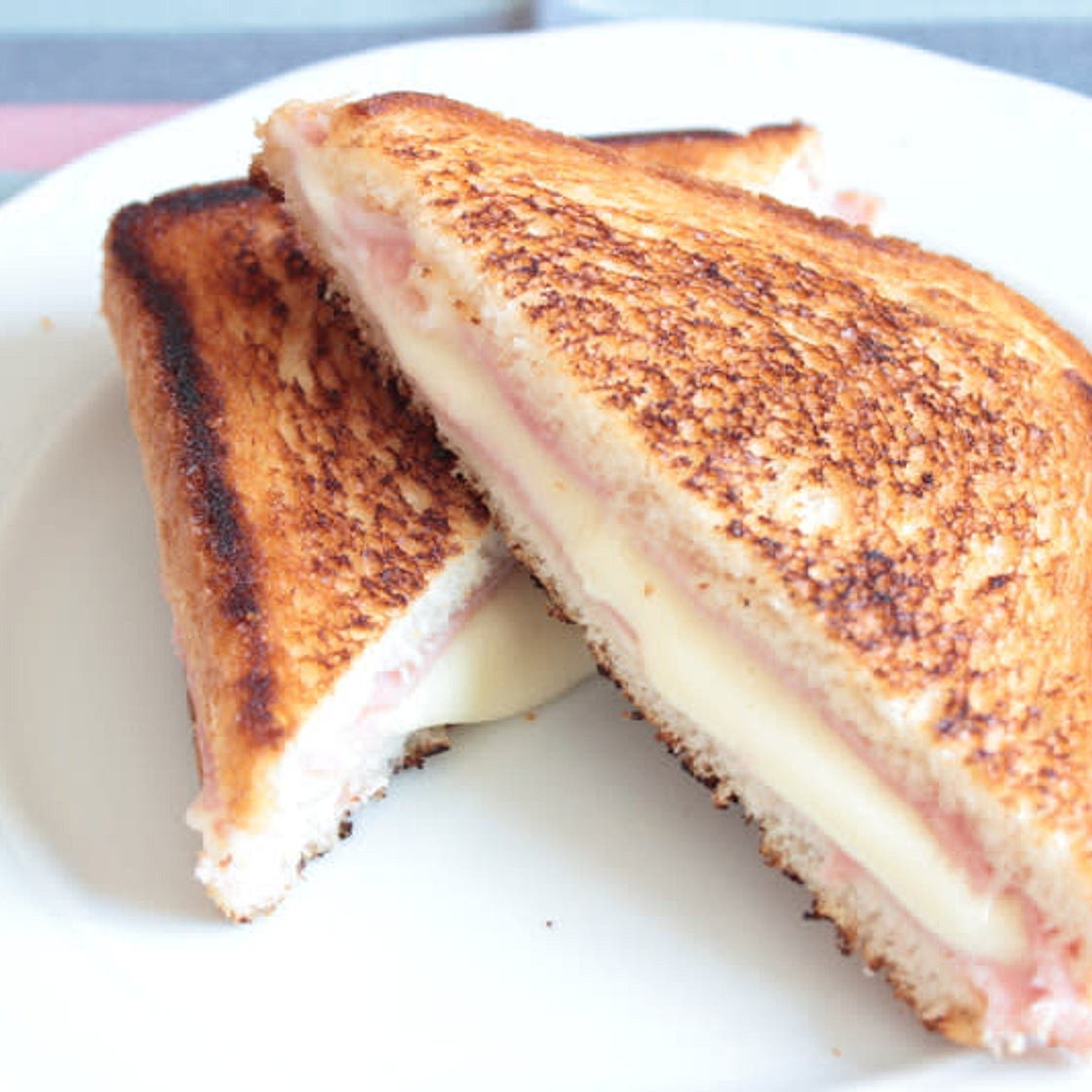 Sandwich de jamón y queso