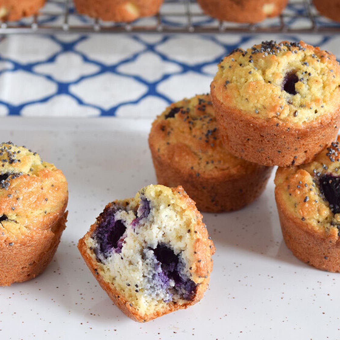 Mini muffins keto con arándanos