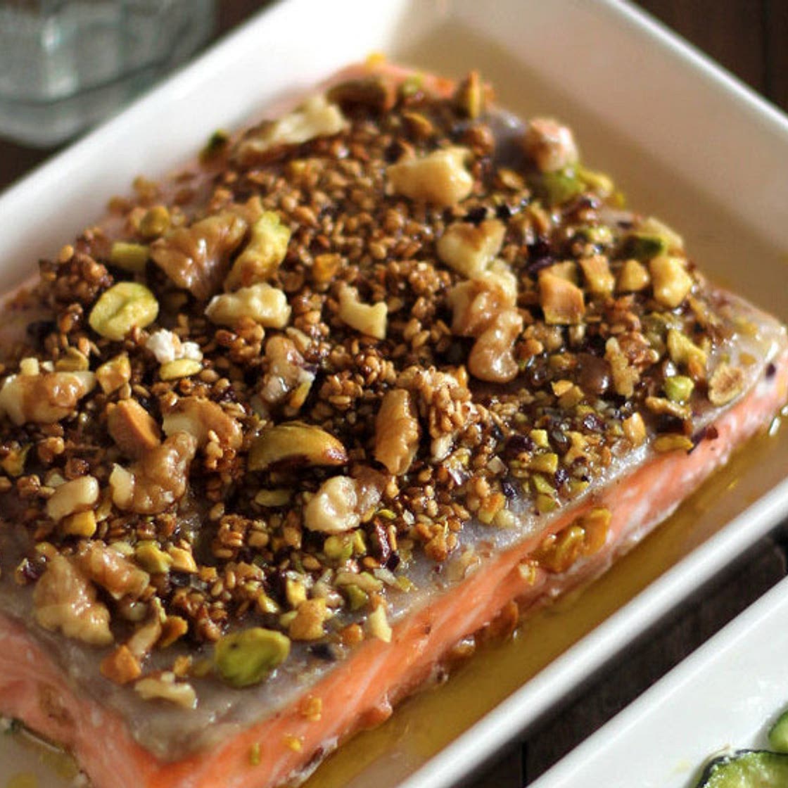 Salmón al horno con frutos secos