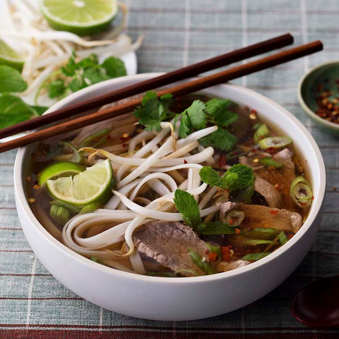 Vietnamese Beef Noodle Soup (Pho Bo)