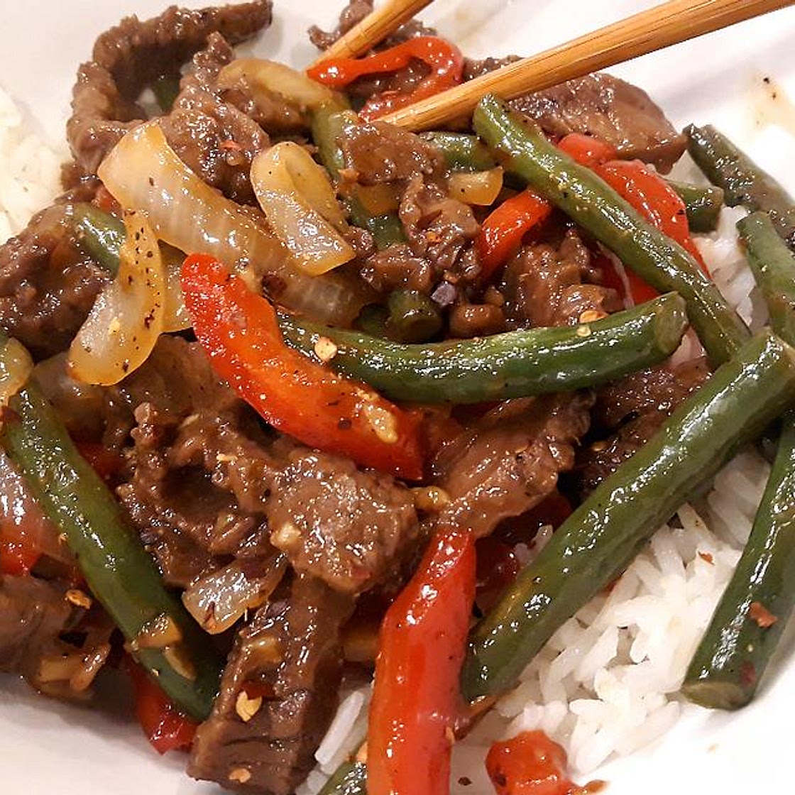 20-Minute Garlic Beef & Green Bean Stir-fry Recipe: This Garlicky Beef Recipe Is Worth Buying Chopsticks For | Beef | 30Seconds Food