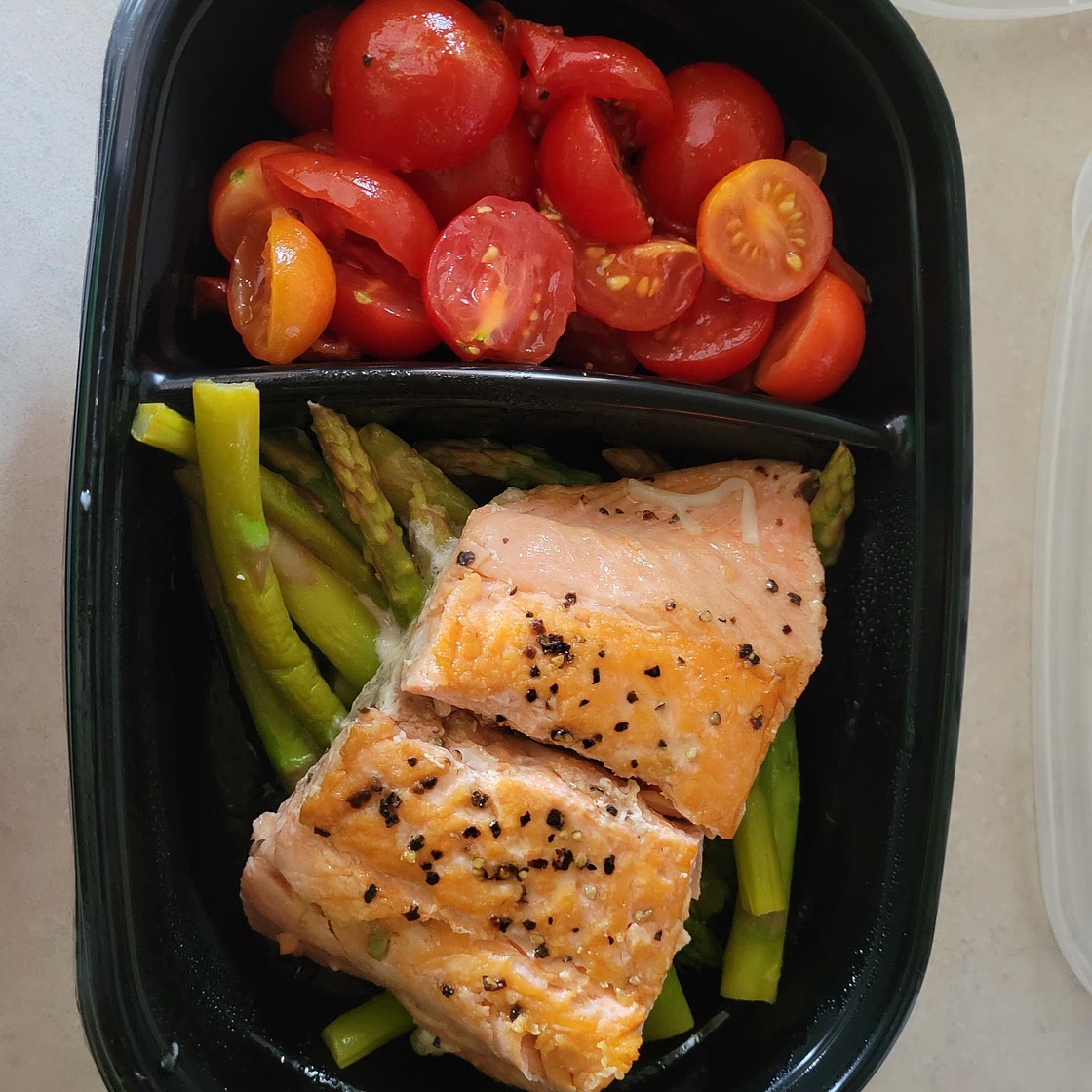 15-Minute Meal-Prep Salmon and Asparagus in Garlic Lemon Butter Sauce
