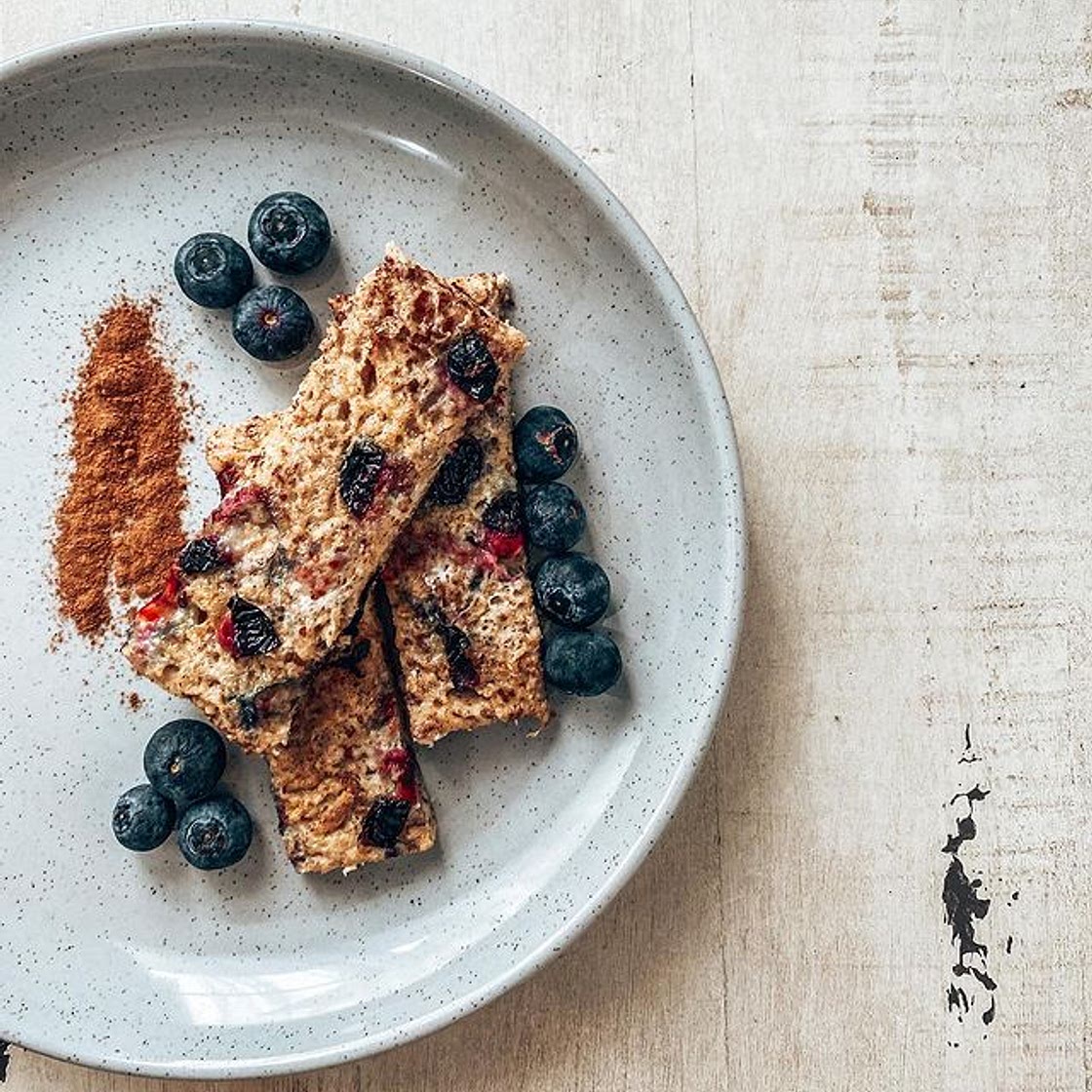 ☀️🥚🍞 BLUEBERRY &amp; CINNAMON EGGY BREAD 🍞🥚☀️ Arahia loved this! Such a quick and easy brekky ☀️ • 1 piece of bread (I use wholemeal) • 1 egg • Splash of milk (I use breast) • Chopped blueberries • Sprinkle of cinnamon (about a teaspoon) In a shallow b