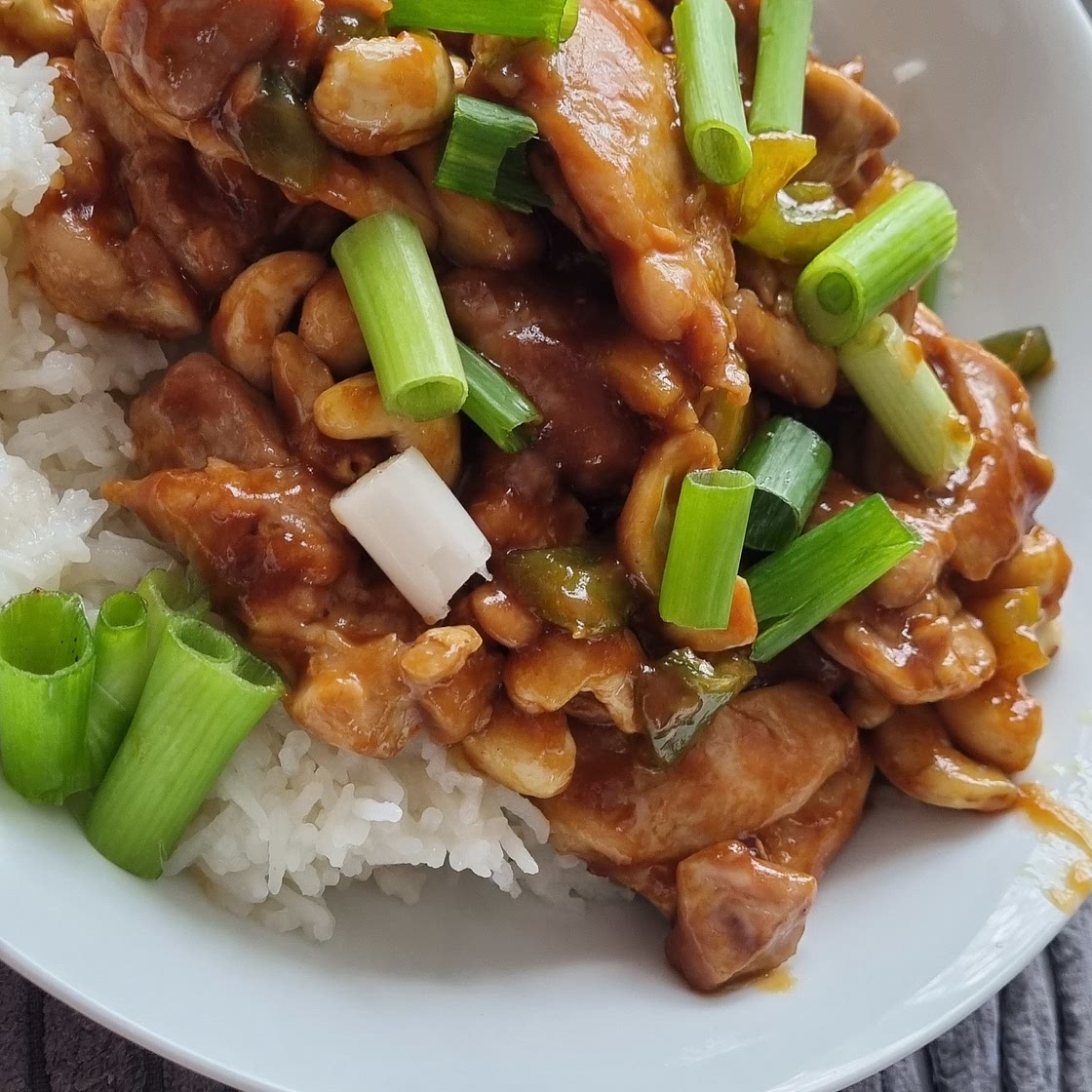 Chicken, Bell Pepper & Cashew Stir-Fry over Rice