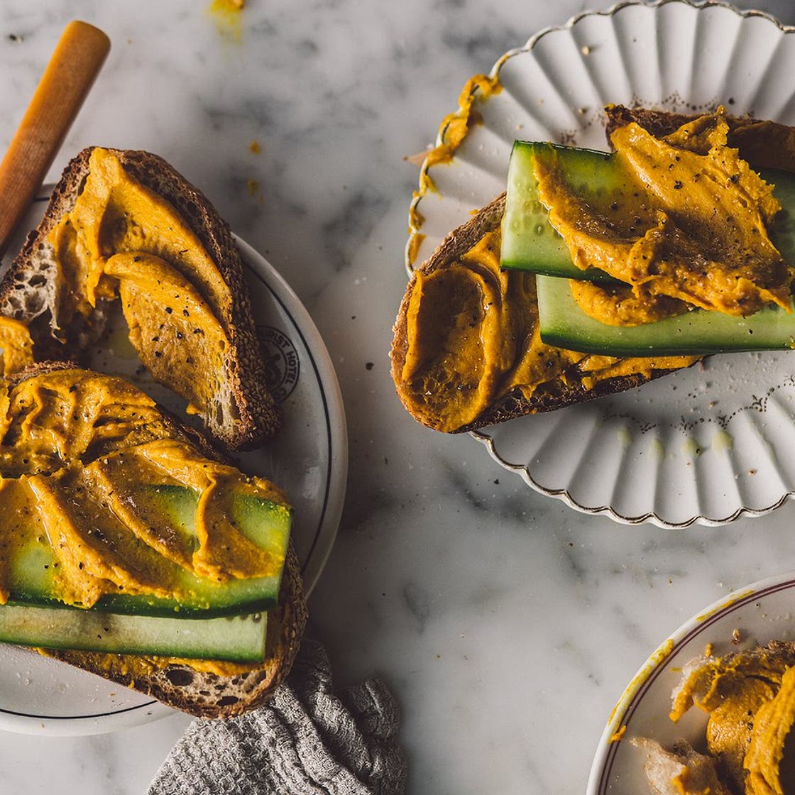 Turmeric kumara hummus