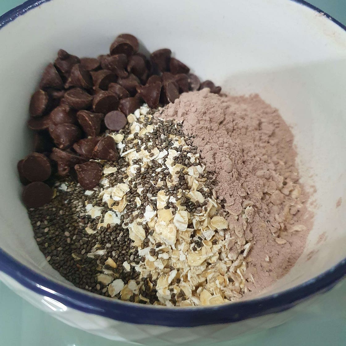 Easy Cookies ‘n Cream Overnight Oats