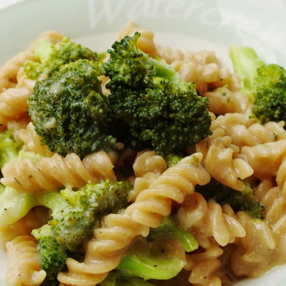 One Pot Cheesy Broccoli Pasta