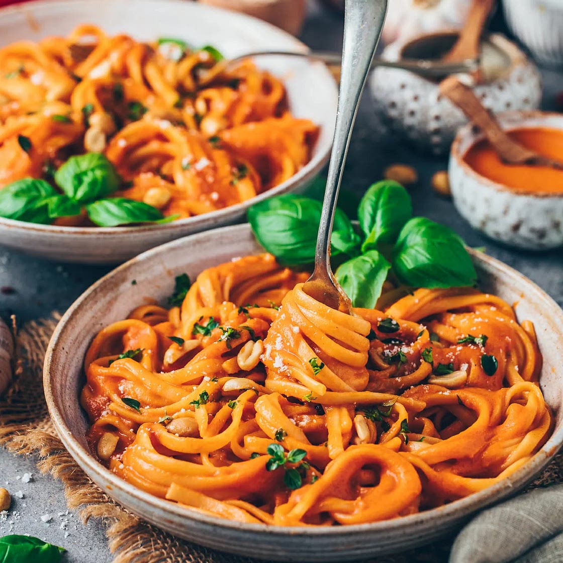 Nudeln mit Paprikasauce