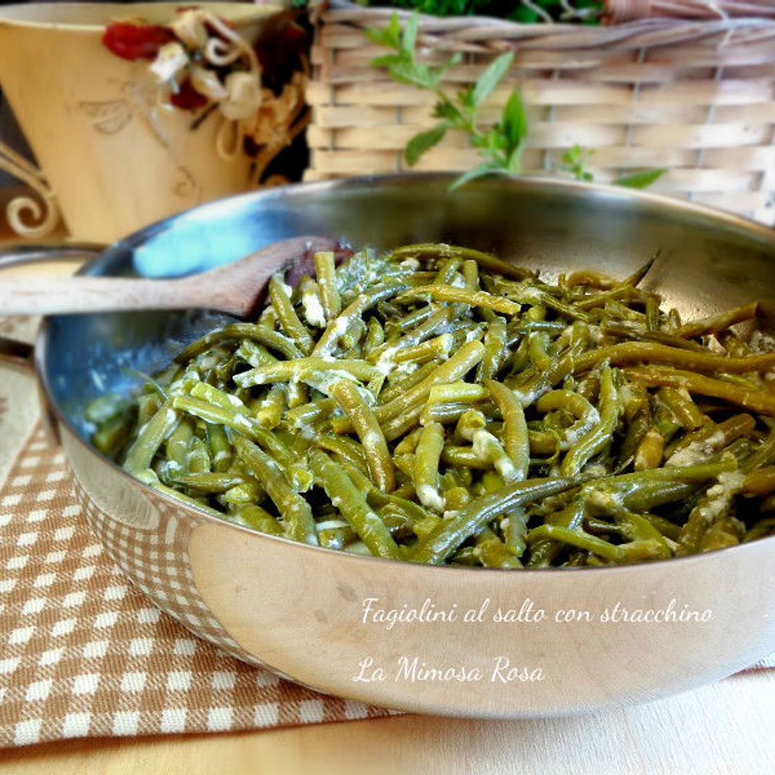 Fagiolini in padella con stracchino e menta | La mimosa rosa