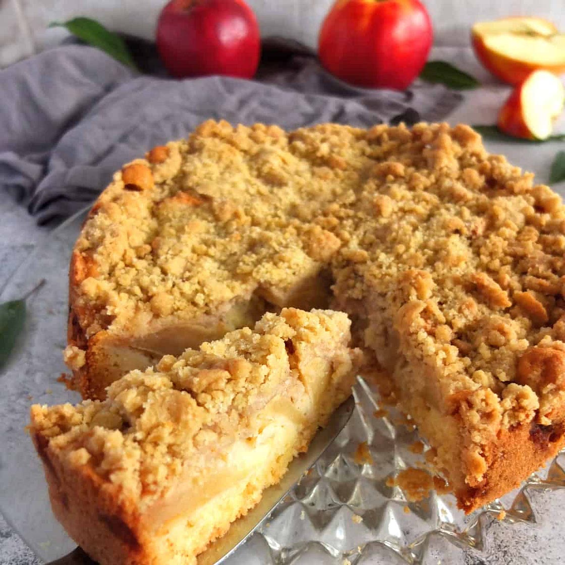 Easy German Apple Streusel Cake (Apfelstreuselkuchen)