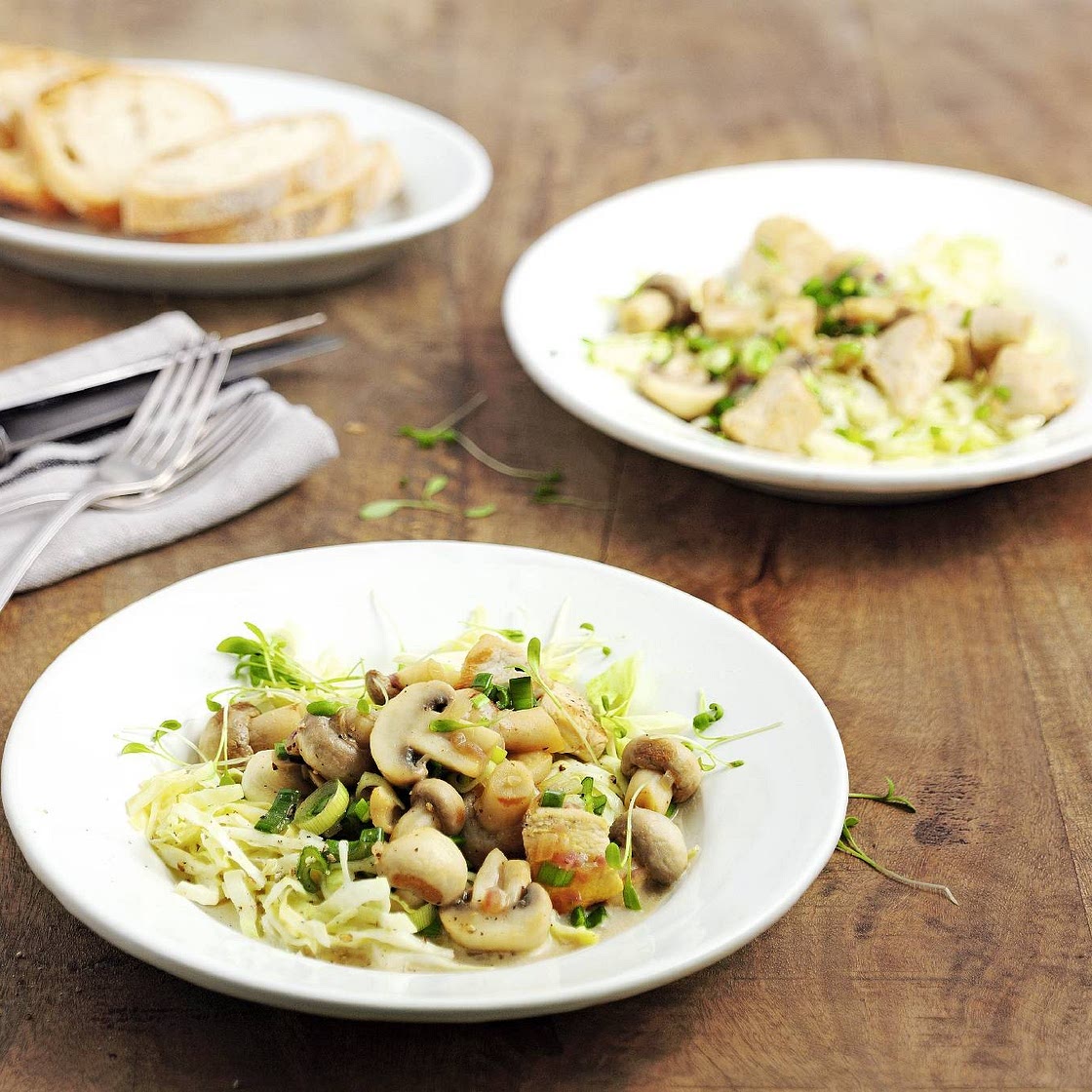 Insalata di funghi e pollo saltati