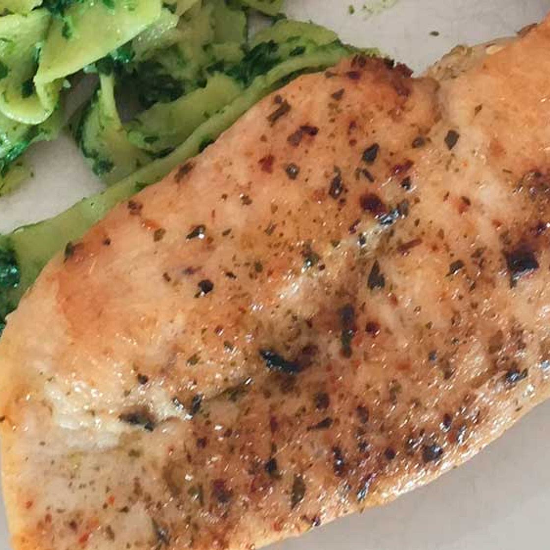 Pechugas de pollo asadas con patatas pobres