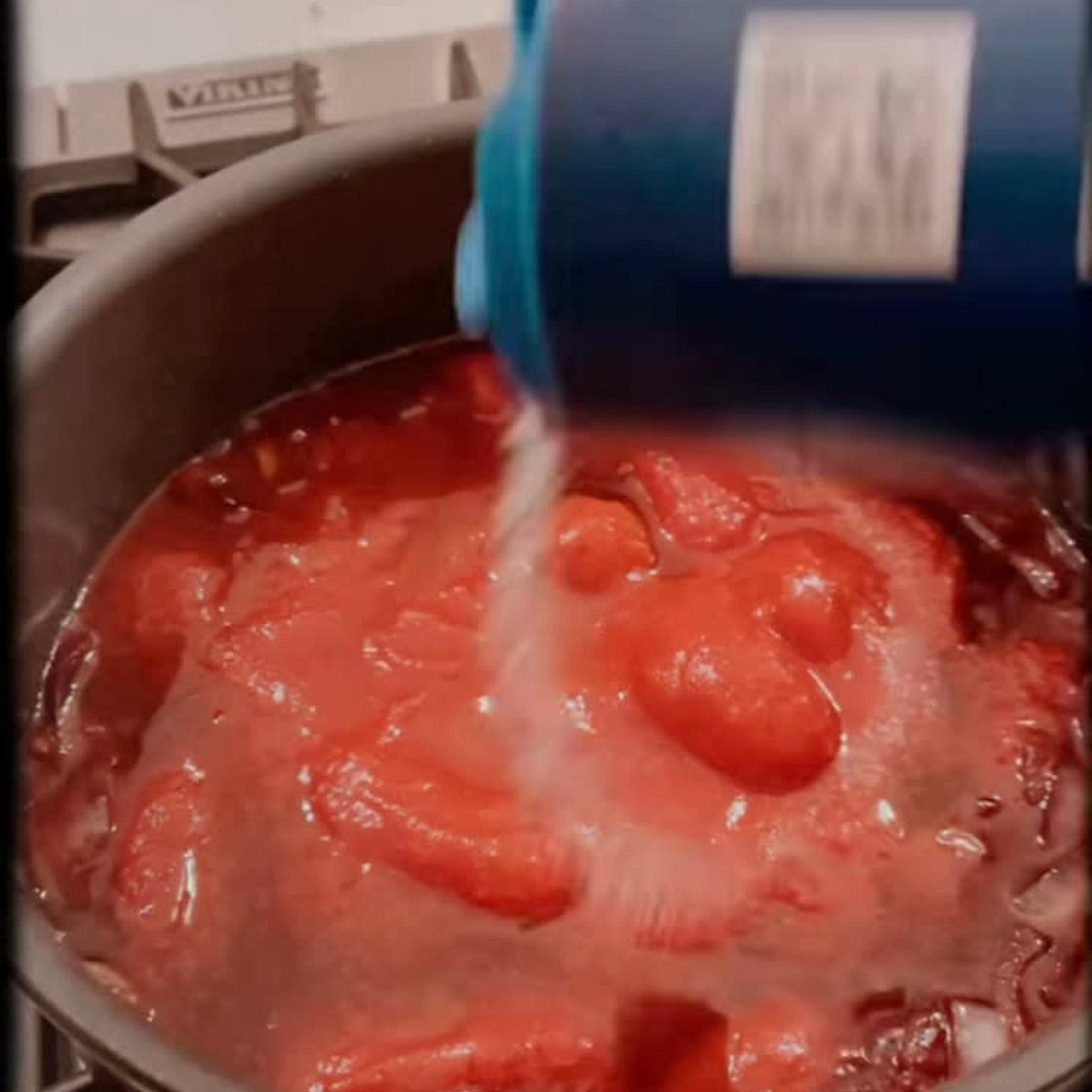 Chrissy Costanza’s tomato sauce
