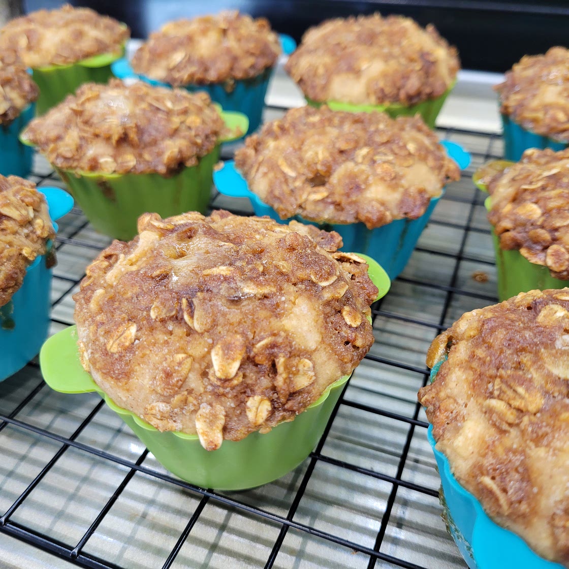 Skinny Caramel Apple Muffins with Crumb Topping