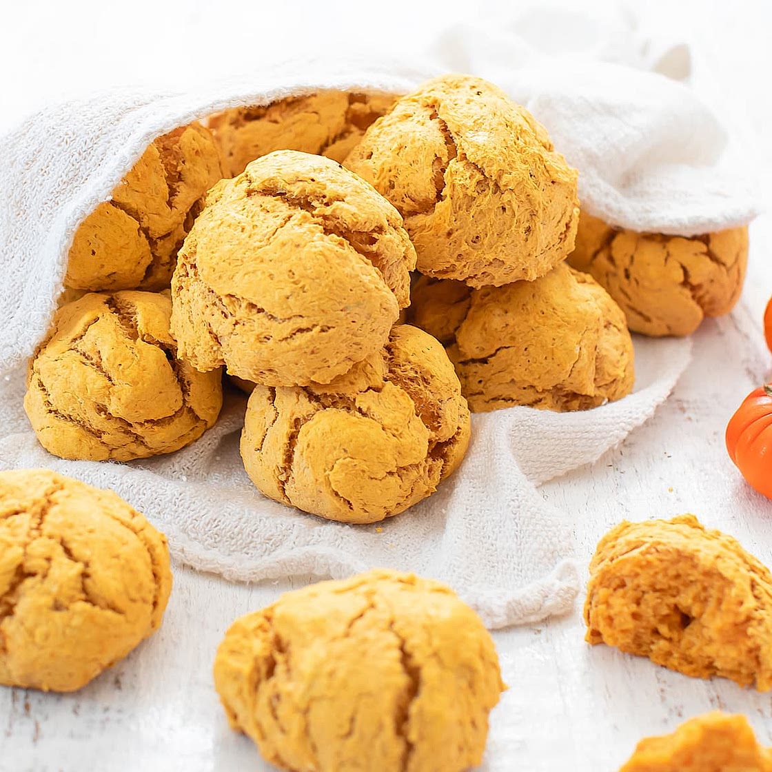 2 Ingredient Pumpkin Bread Rolls