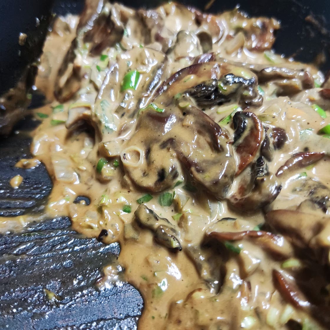 Cheesy and Saucy Mushrooms