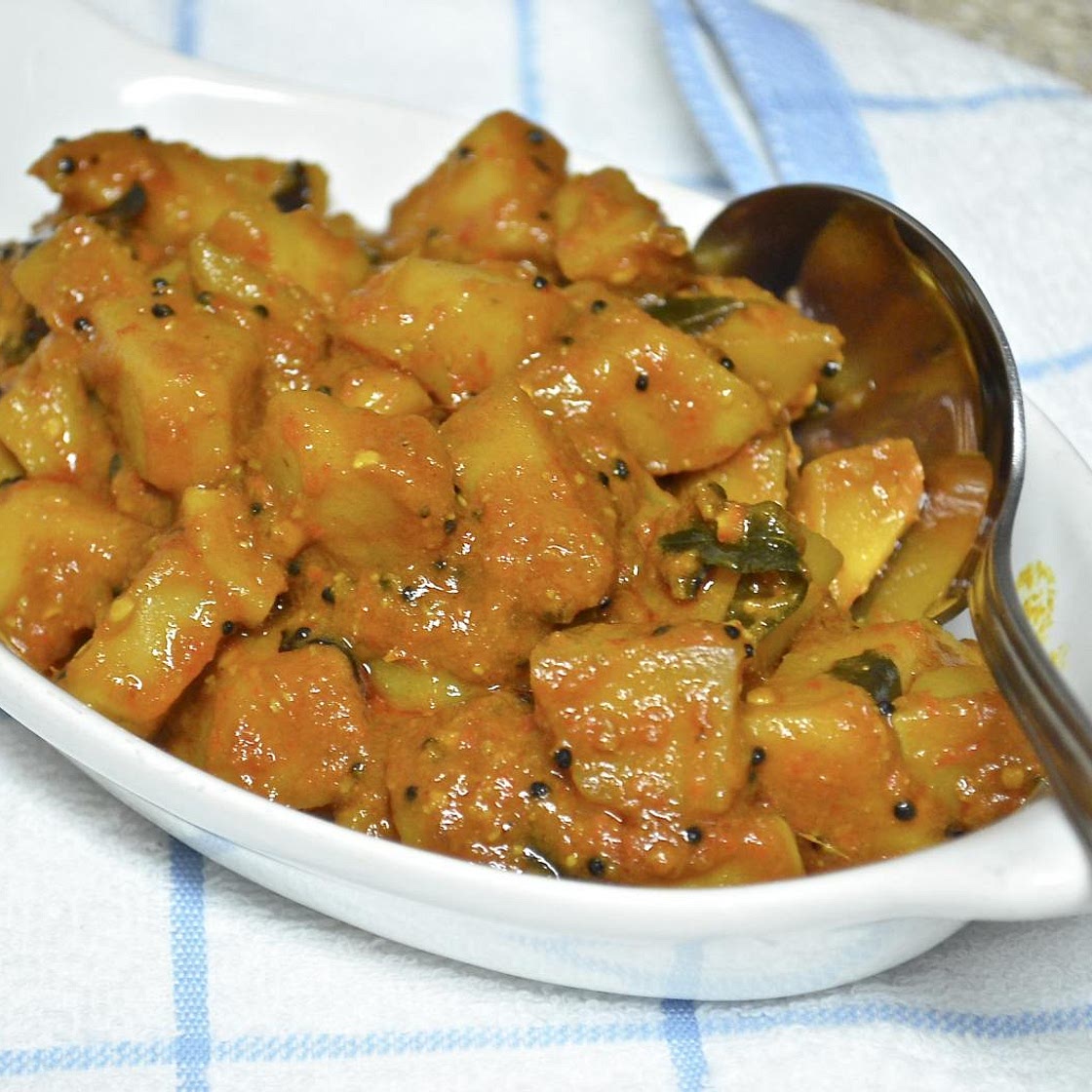 Potato Vindaloo Recipe (Spicy Goan Potato Curry)